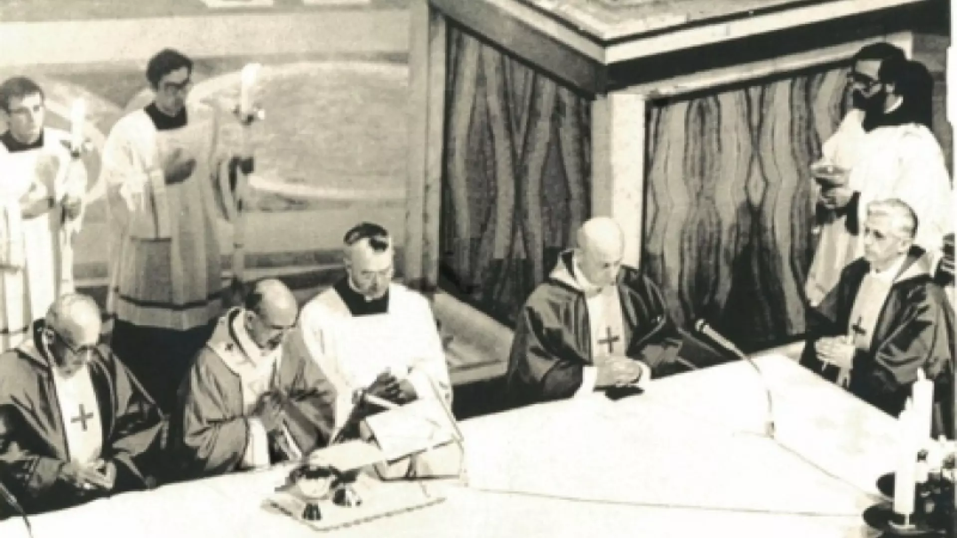 Paul VI and the Liturgical Reform: Documented Papal Interventions in the Novus Ordo
